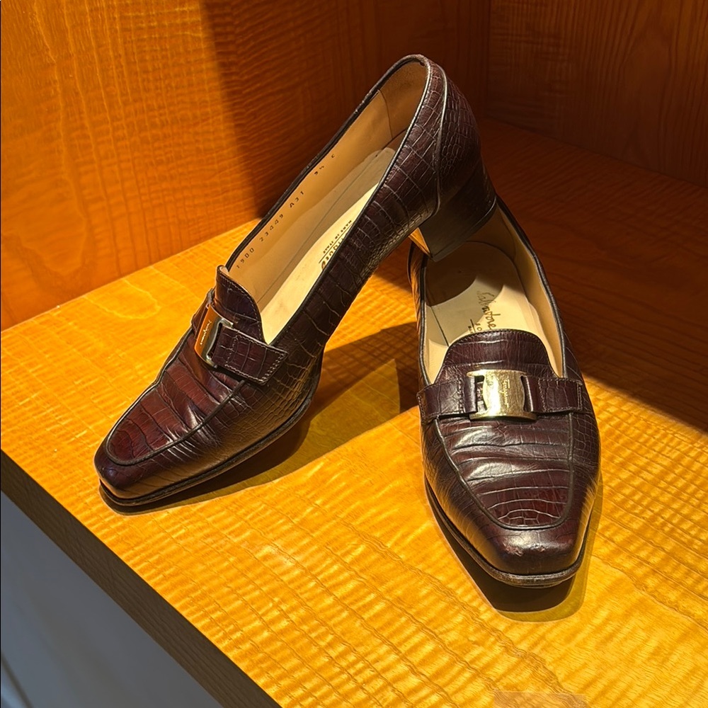 Elegant Brown Crocodile Pattern Loafers Size 9-1/2 C